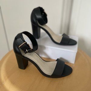 ⭐️ 2 for $50 ! ⭐️ Aldo Ankle strap leather sandals